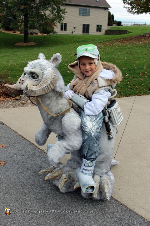 Coolest Star Wars Halloween Costume Ever! Luke Skywalker Riding on Tauntaun