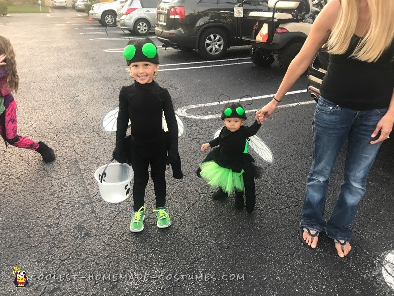 Cool Family Costume Idea - Girl Catching Lightning Bugs in a Jar