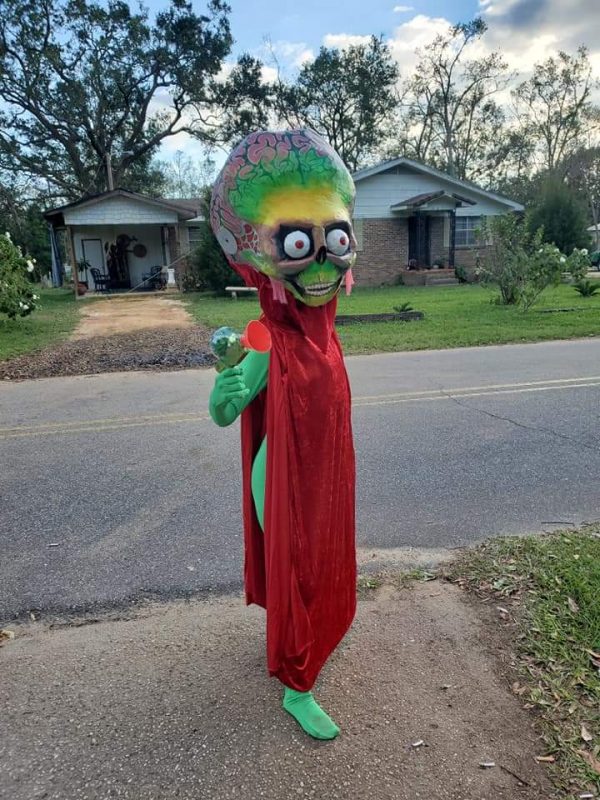 Alien Ambassador from Mars Attacks, and her quest for world domination 