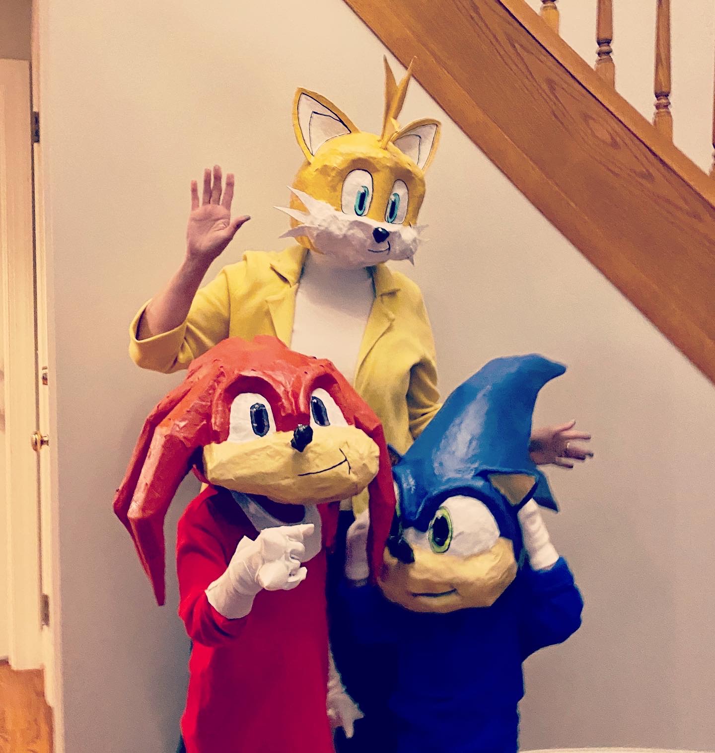 Cool Homemade Sonic, Knuckles and Tales Paper Mache Costumes