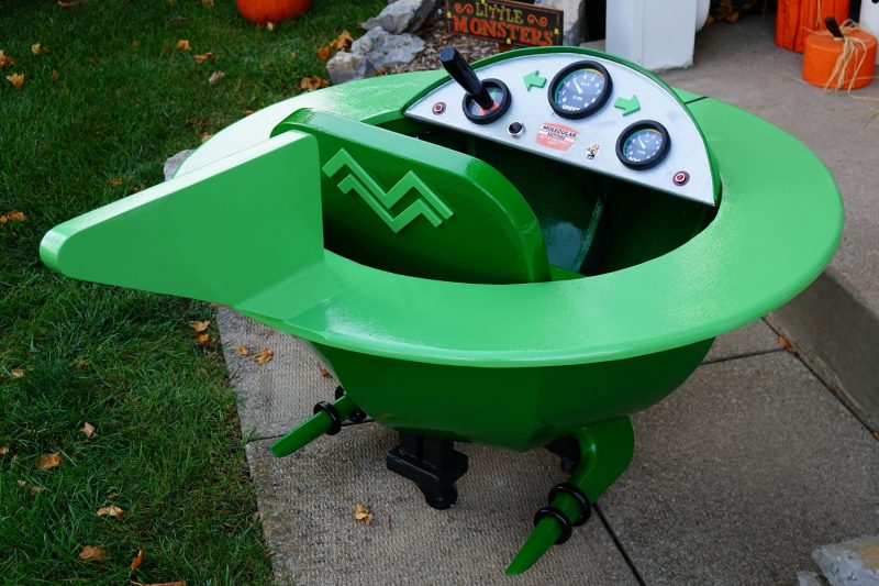 The Jetsons Family Halloween Costume with Hand Built Space Car!