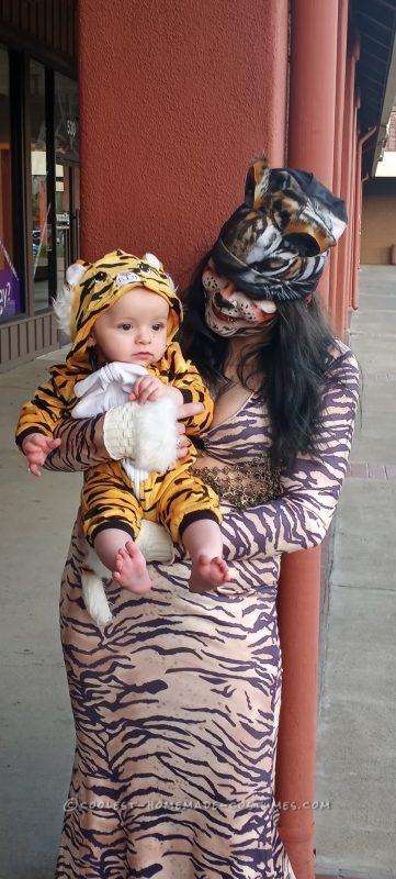 Mama Tiger and Baby Tiger Cub