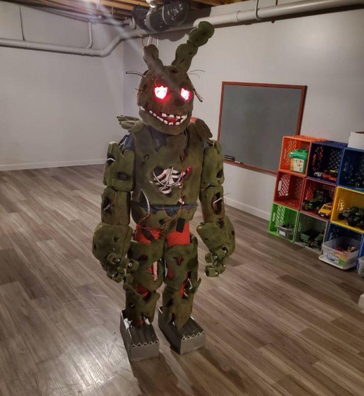 http://www.coolest-homemade-costumes.com/files/2023/10/springtrap-by-grammy-222581-e1701104819356.jpeg?v=1701104816
