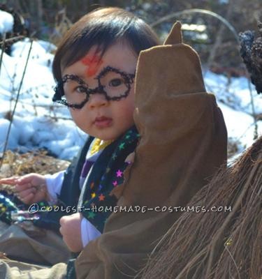 My son is 9 months old and each piece of his costume had to be made by hand.
I started with the glasses - because of his size, I wire wrapped them b