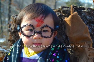 My son is 9 months old and each piece of his costume had to be made by hand.
I started with the glasses - because of his size, I wire wrapped them b