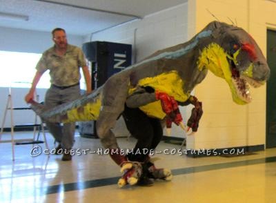 Last year I decided to build a velociraptor from Jurassic Park. I wanted it to be life-sized (in the movie it\'s 12 and a half feet long); it would