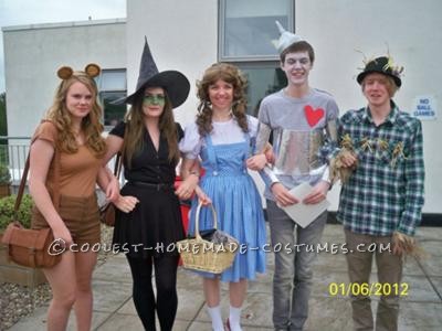 My friends and I decided on a Wizard of Oz theme for our last day of Sixth form, which is traditionally fancy dress. I am Dorothy in the middle!
I o