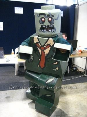 This was made for the pop culture convention, Supanova in Perth, Australia in 2011.I used cardboard for the torso and legs, resin/fibreglass to mak