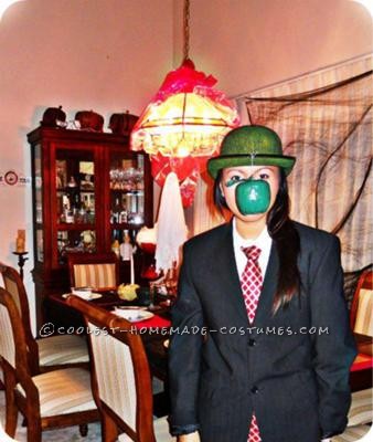 This costume is of the famous Son of Man painting by painter Rene Magritte.
Things you\'ll need:
1. Red tie2. Black suit3. White dress shirt4. pl