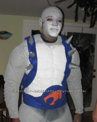 This was a costume I made for Holloween 2010. The body suit is a regular bodybuilder suit that I bought on ebay, and then tried all kinds of fabric d