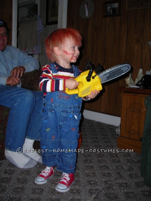 Okay, okay, before you say anything, I know there may be some people who feel it is not appropriate for a toddler to dress up as Chucky. BUT I assure