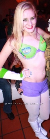 This sexy Buzz Lightyear costume took me a while to make but it was worth it. I had so much fun wearing it.
Materials:(bra)-plain bra-red paint-gree