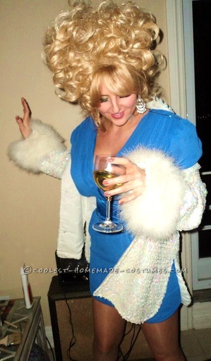 I love love love Dolly Parton!
I searched for a long time for this dress, I found it at Value Village. If I did it again, I would have bigger boobs!