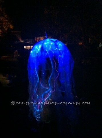 Cool Homemade Bio-Luminescent Jellyfish Costume