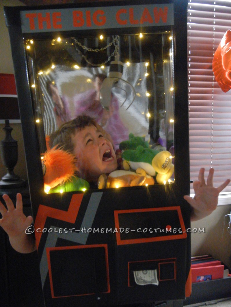 Awesome Homemade Claw Machine Costume