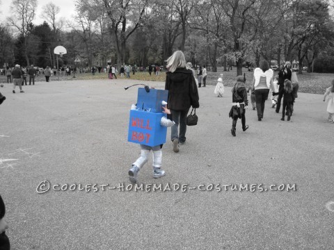 Cool Flashing and Blinking Homemade Robot Costume