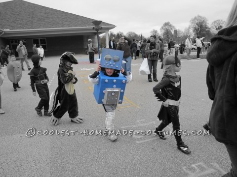 Cool Flashing and Blinking Homemade Robot Costume