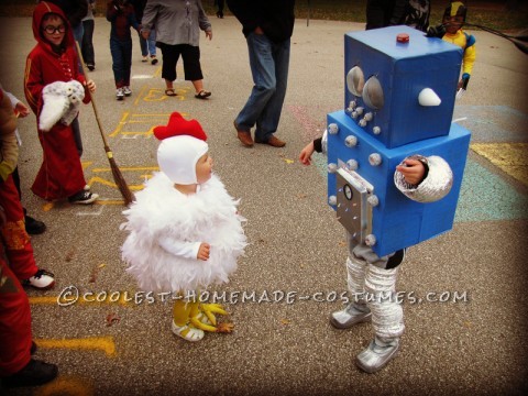 Cool Flashing and Blinking Homemade Robot Costume