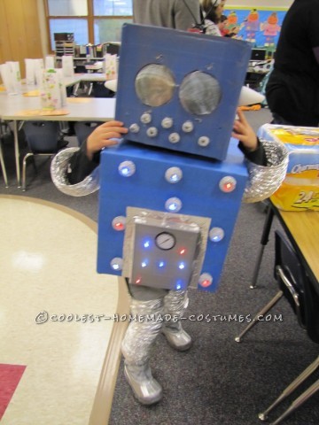 Cool Flashing and Blinking Homemade Robot Costume