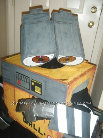 Coolest Homemade Wall-E and Eve Couple Costumes