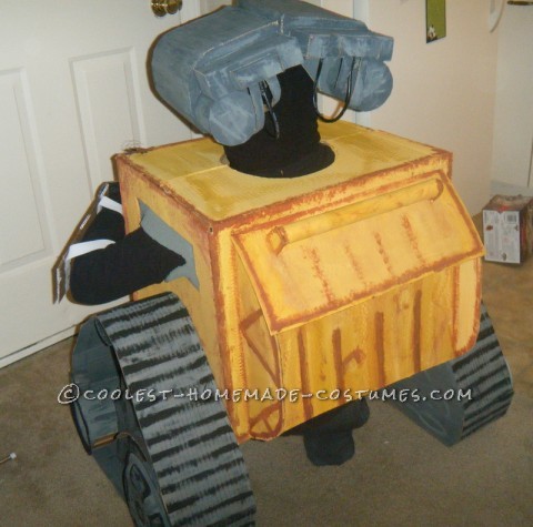 Coolest Homemade Wall-E and Eve Couple Costumes