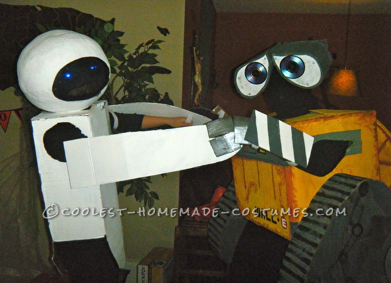 Wall-E and Eve Couple Costumes