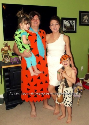 Handmade Flintstone Family Costumes: This year, we had a Halloween party at our house and I wanted to make costumes that involved our whole family. I’ve been thinking about the Flintsto