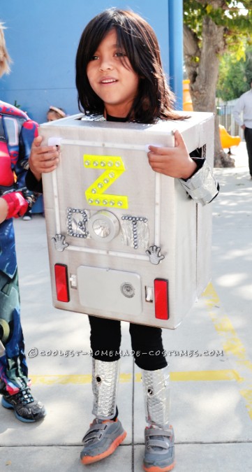 Zakree is 5 years old and loves robots. He recently enrolled into a lego robotics class at his school and I thought it was a neat idea to make him a