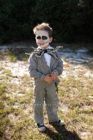 This year my son wanted to be jack skellington from nightmare before christmas.  For his costume I bought super cheap ($1.50 yard) black and whi