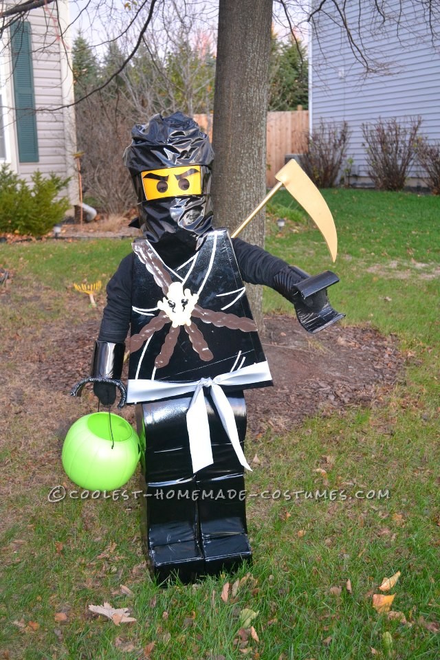 Homemade LEGO Ninjago Halloween Costume for a Boy: This year my son is REALLY into Ninjago…Lego Ninja guys. And he requested to be a Lego Ninja for Halloween this year. Well, after a bit of searching