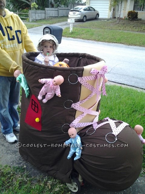 Original Stroller Costume Idea: The Old Woman who Lived in a Shoe