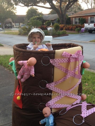 This costume was super fun to make!  I wanted it to be on a stroller so it would be easy to get my little one around.  I started with a str