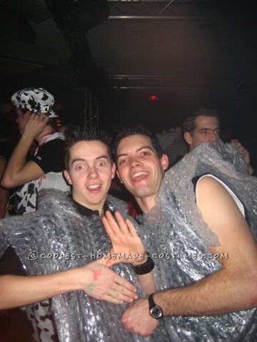 Cool Bubble-Wrap Zoltan Group Costume