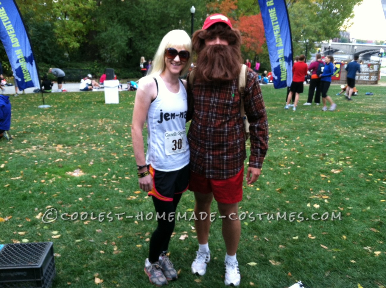 Cool Forrest Gump and Jen-nay Couple Costume