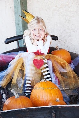 Coolest Homemade Wonderland Family Costume: Alice, Cheshire Cat, Queen of Hearts, White Rabbit and Mad Hatter Costumes