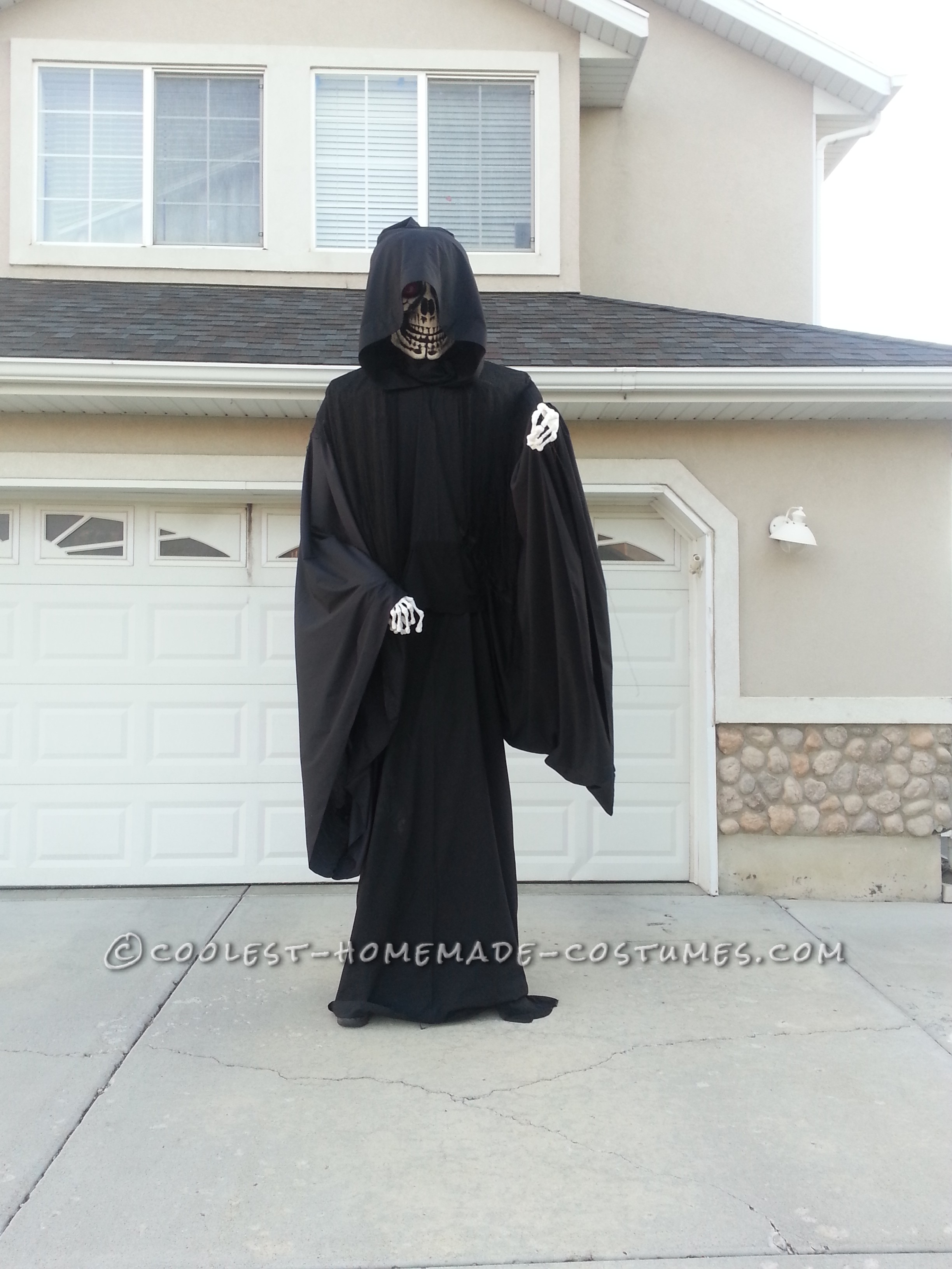 Awesome Homemade Ten Foot Reaper Costume