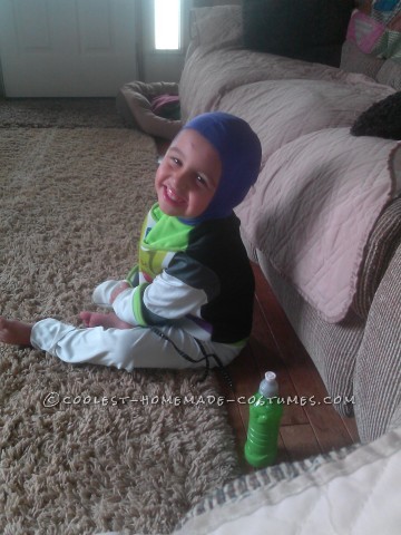 Cool Homemade Buzz Lightyear Costume for a Woman
