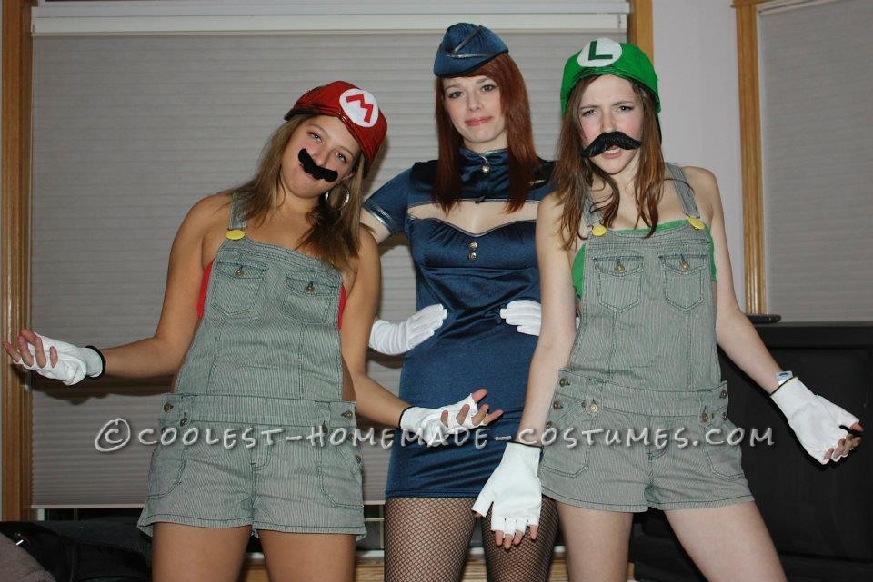 Easy Mario and Luigi Couple Costume for Two Women