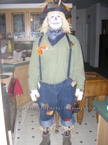 Funny and Cute Homemade Couple Costume: Not-So-Scary Scarecrows