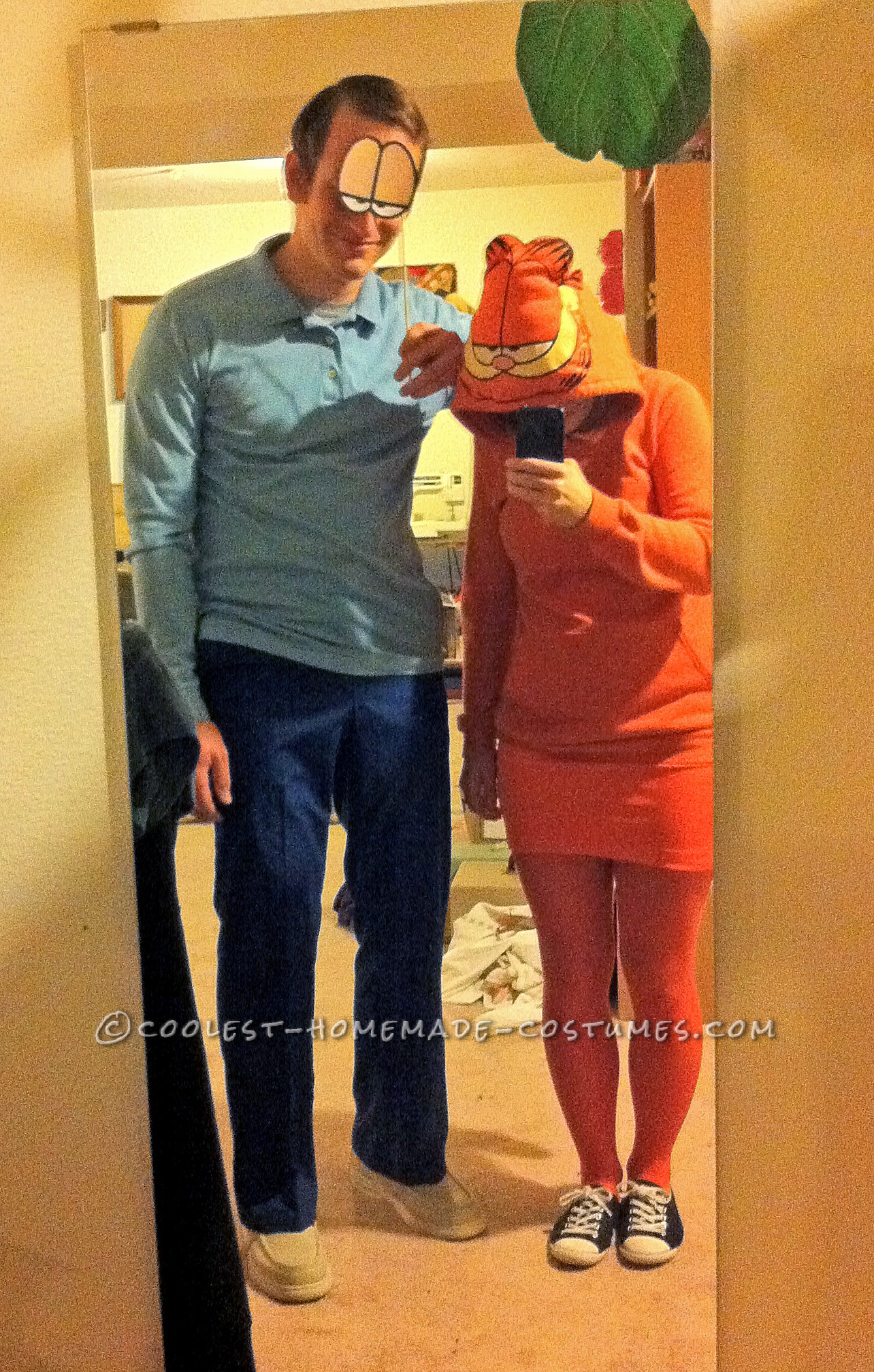 Cool Homemade Couple Costume Idea: Garfield and Jon Arbuckle