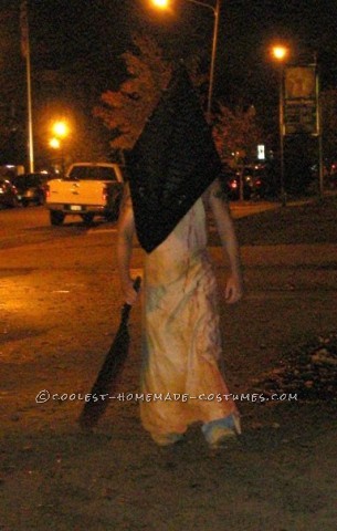 Creepy Homemade Group Costume: Silent Hill Nurses and Pyramid Head