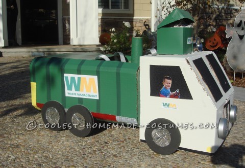 Great DIY Costume Idea for a Family: Recycle Bins and Garbage Truck Family!