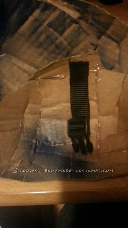 A look at the glue buckle in the shoulder