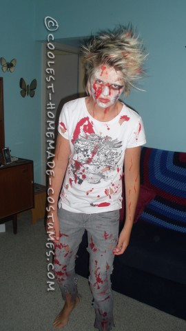 Easiest and Cheapest Homemade Costume: Zombie Girl