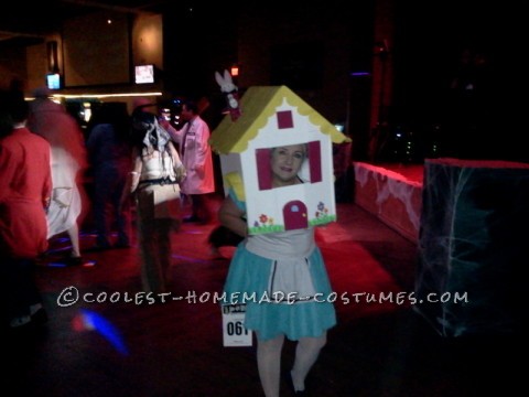 Cool Alice in Wonderland Costume: Alice Grew Too Big for the House!