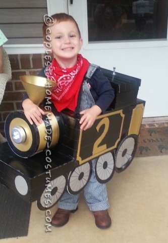 Awesome Halloween Steam Locomotive Train with a Little Engineer!