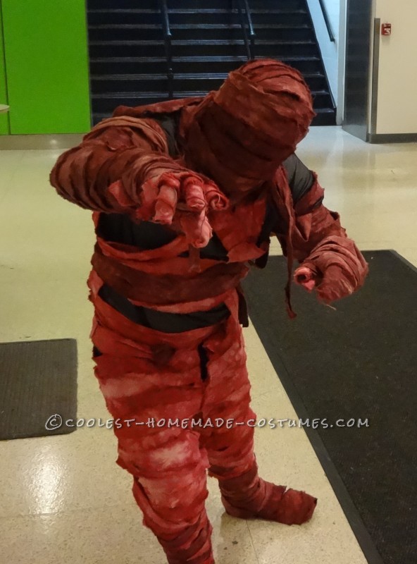 It\'s a mummy...wait, it\'s a BLOODY mummy!!!