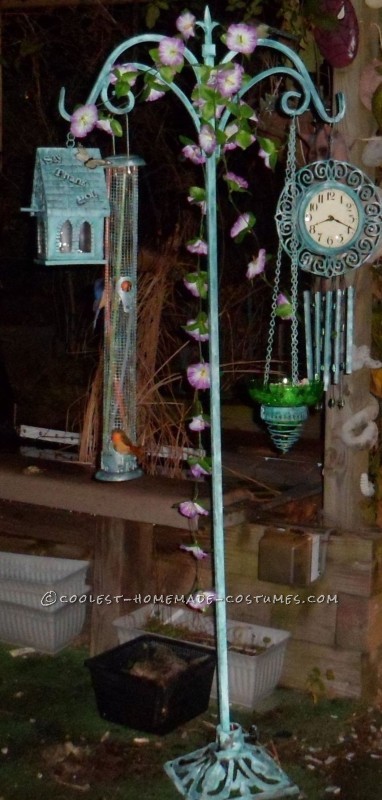 Garden Pole With Birdfeeders, Clock Wind-chimes and Bird House