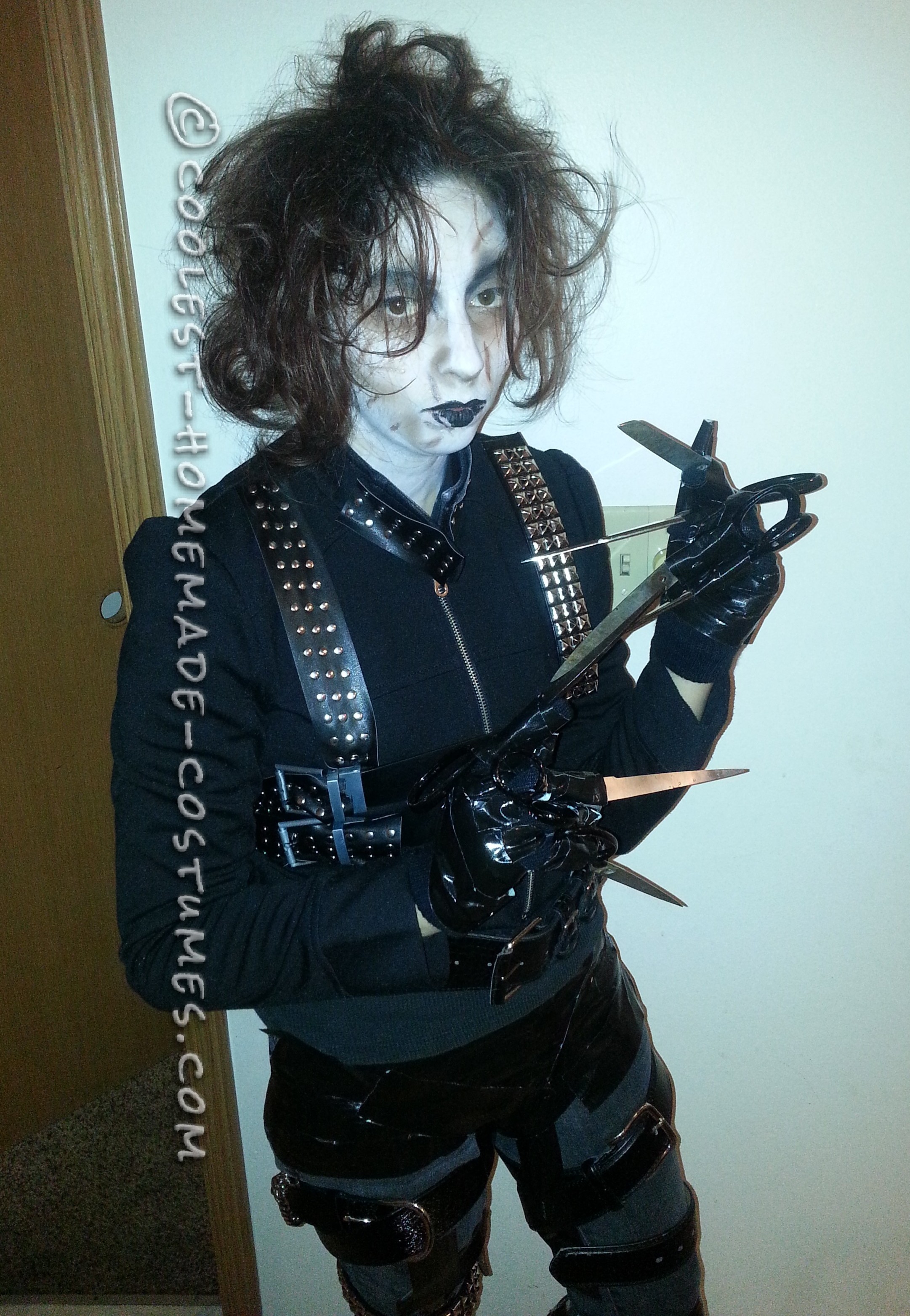 Cool DIY Edward Scissorhands Halloween Costume