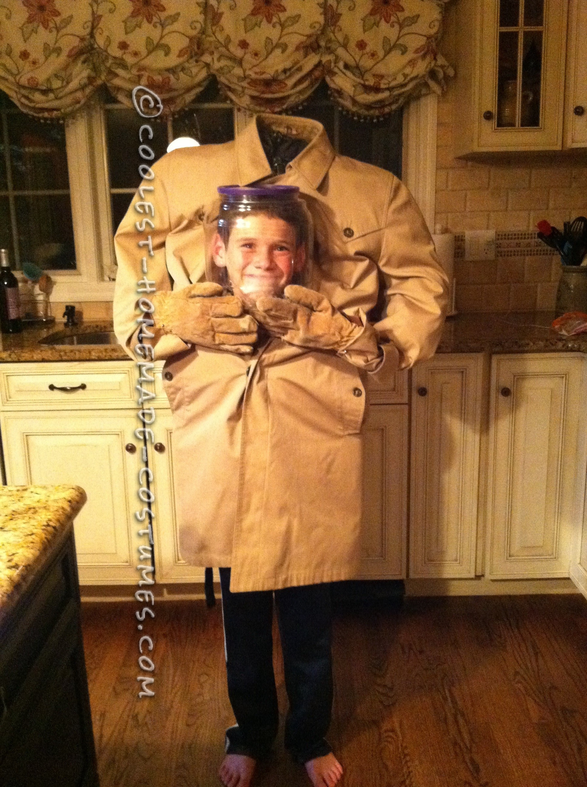 Cool DIY Costume: Freak Your Friends Out as You Carry Your Head in a Jar!